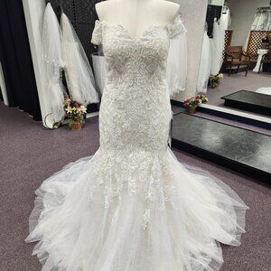 LaSposa Ivory/Champagne Size 16W Private Label Lace Bridal Gown/Wedding Dress